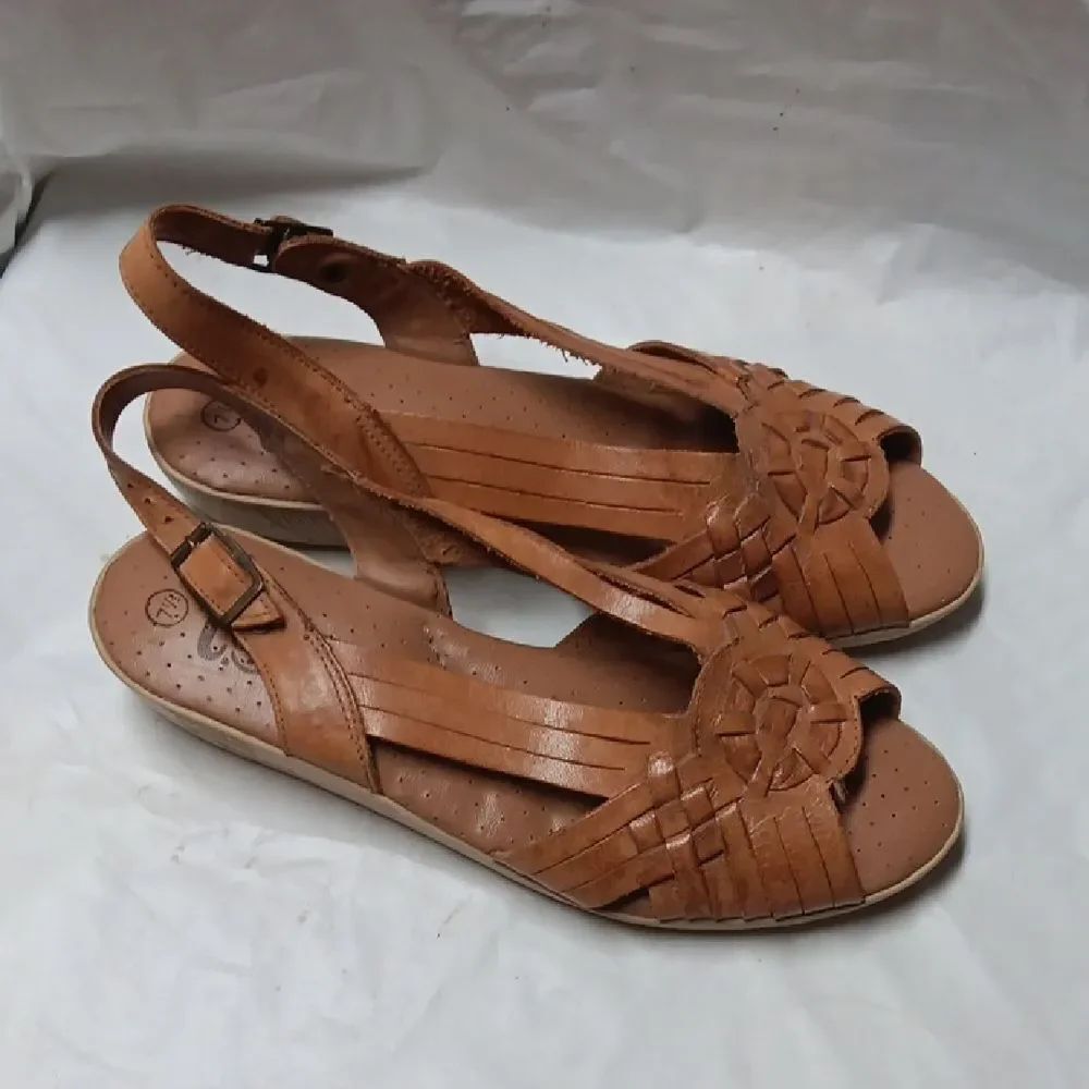 Coasters Women's Tan Leather Huarache Shoes Size 7.5 Preowned